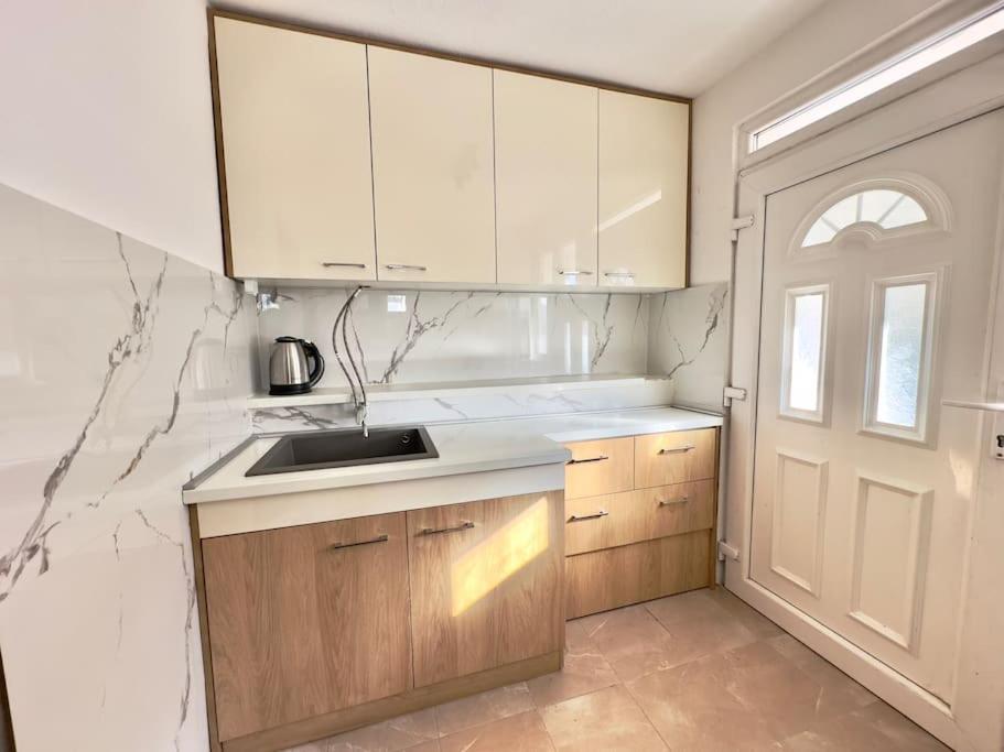 Sunny Balconies Apartments Skadar Lake 비르파자르 외부 사진